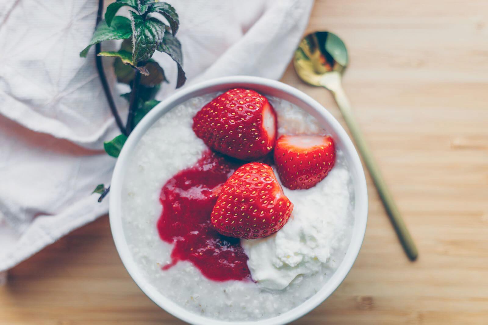 strawberries and cream porridge