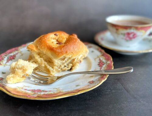 Chelsea Buns Rezept für englische Rosinenschnecken