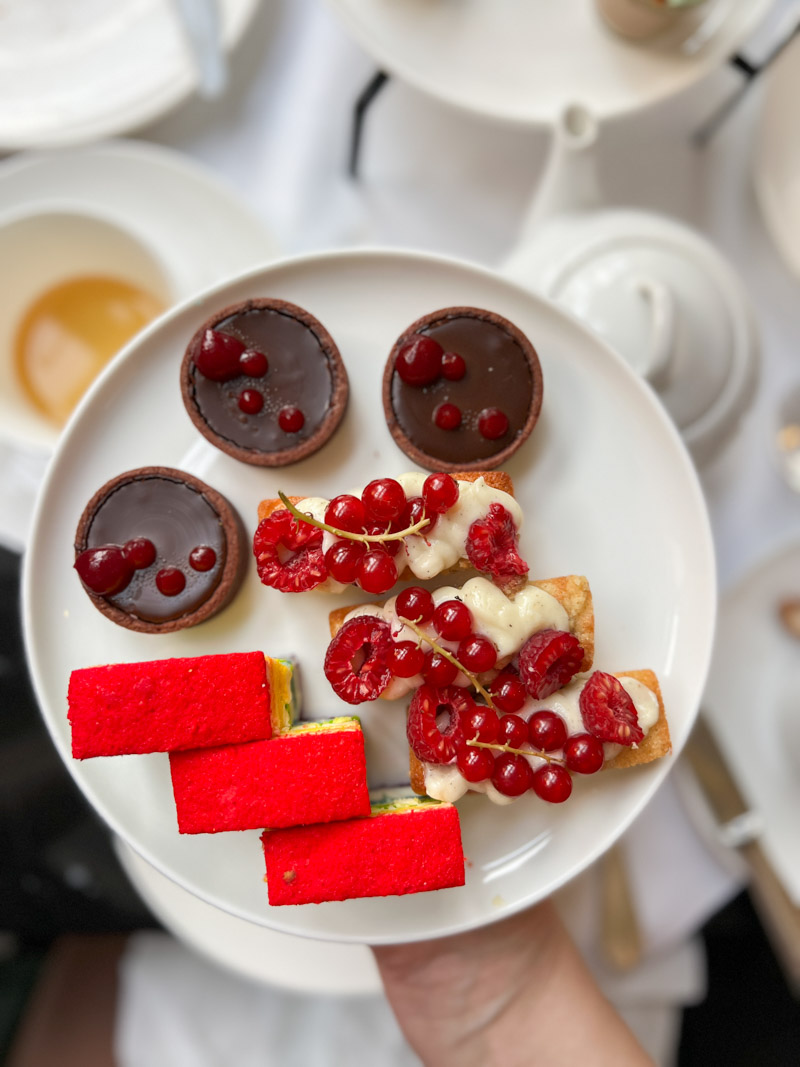 afternoon tea im reichshof hamburg