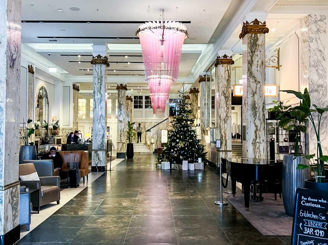 emil's afternoon tea im hotel reichshof hamburg